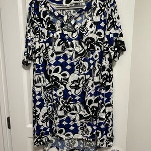 Avenue Floral Print Women's Top - Black, White, and Blue